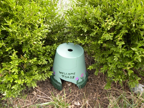 How To Make a Recycled Toad House From An Old Clay Pot