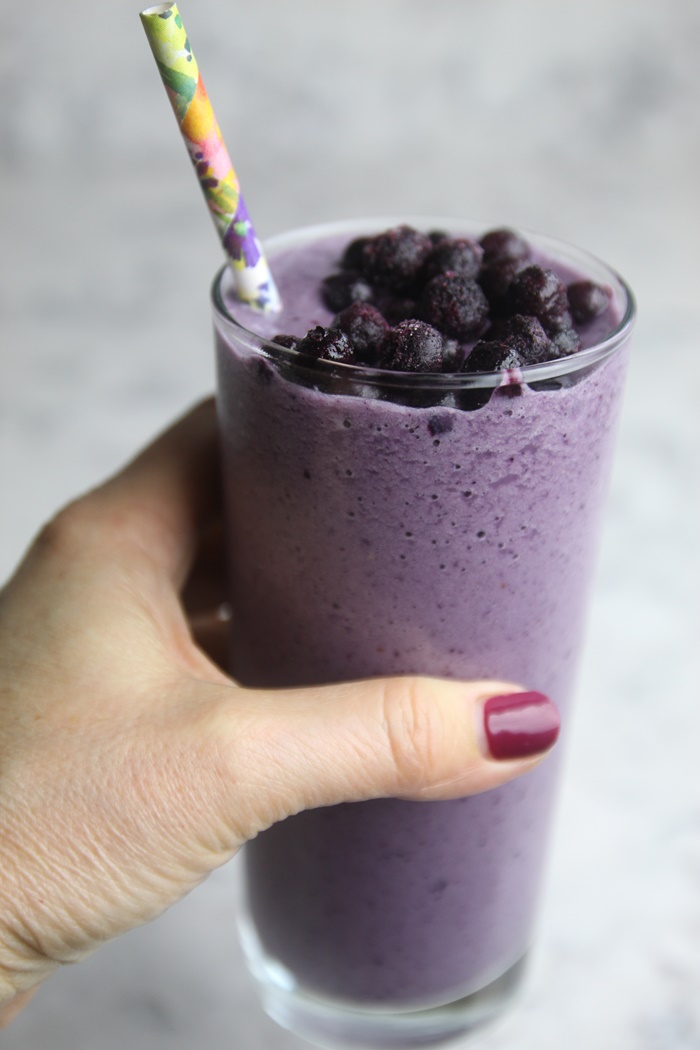 Low Carb Blueberry Vanilla Protein Smoothie Recipe